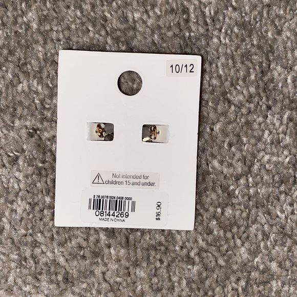 NWT Express Earrings - Picture 3 of 3